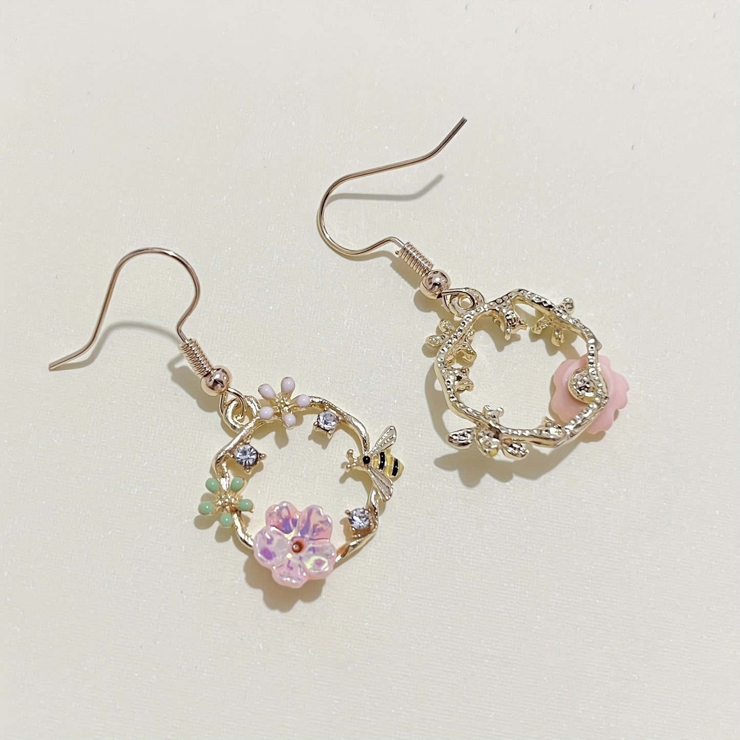 [Silvery Earrings] Silvery Korean Fashion Bee Wreath Earrings | Fairy Shell Flower Earrings