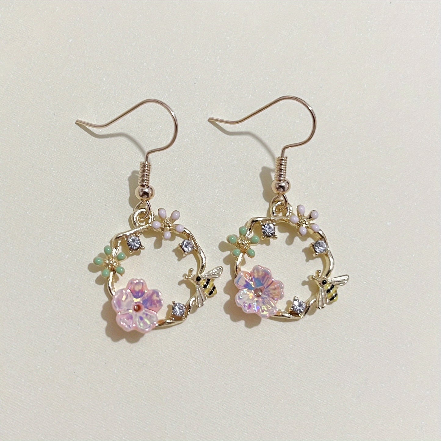 [Silvery Earrings] Silvery Korean Fashion Bee Wreath Earrings | Fairy Shell Flower Earrings