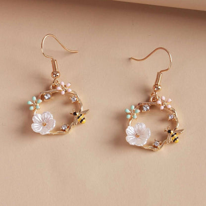 [Silvery Earrings] Silvery Korean Fashion Bee Wreath Earrings | Fairy Shell Flower Earrings